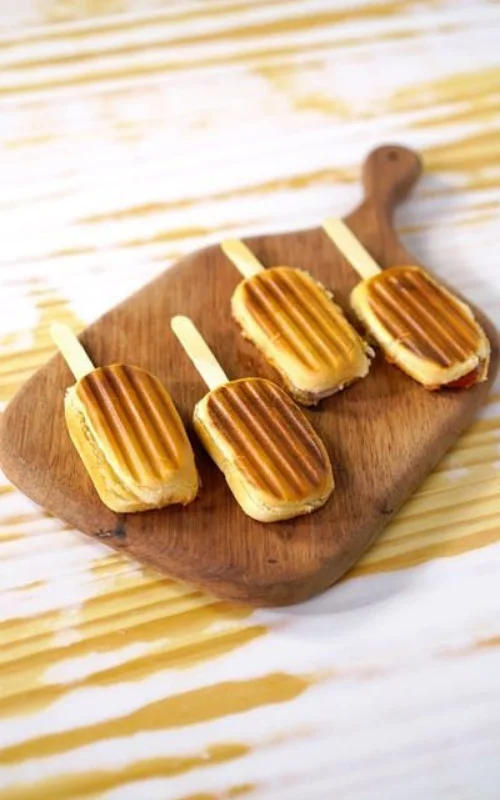 Picolés saudáveis de sanduíche grelhado